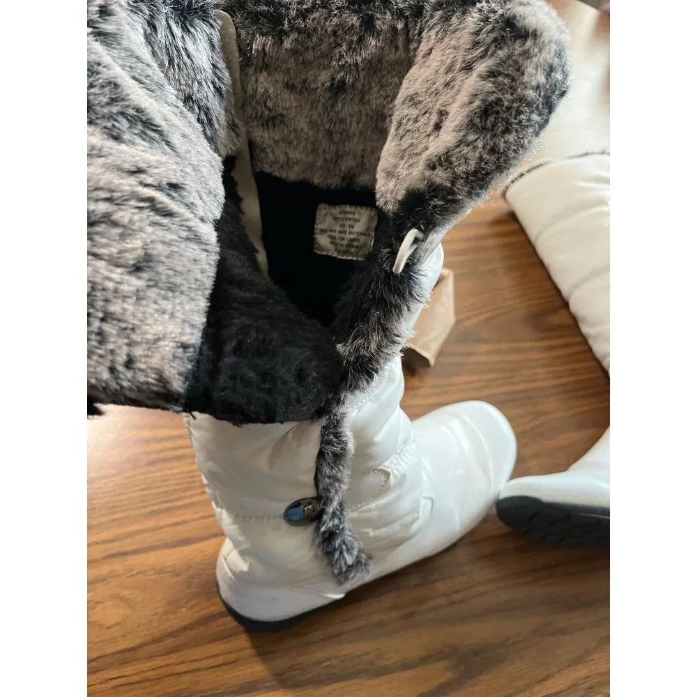 Khombu Style BW1582 white faux fur lined zippered boots size 8M